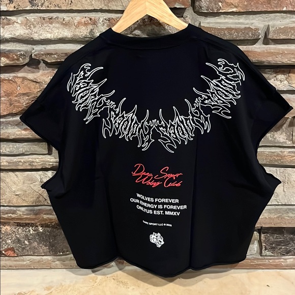 Darc Sport Core Black Grunge Cutoff Sleeve Wolves Forever Graphic Tee - Picture 8 of 12